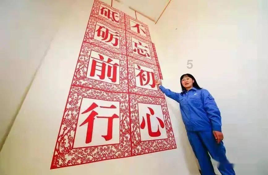 38岁超女冠军至今未婚，为生活跑小县城商演，最后竟然说这样的话？游戏画面